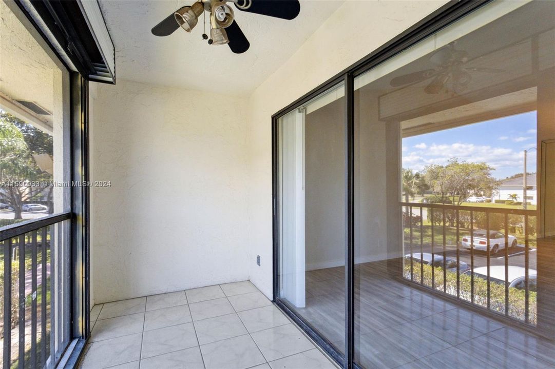 Active With Contract: $2,400 (2 beds, 2 baths, 1150 Square Feet)