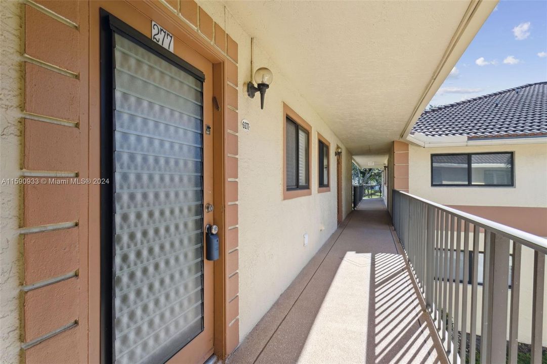 Active With Contract: $2,400 (2 beds, 2 baths, 1150 Square Feet)