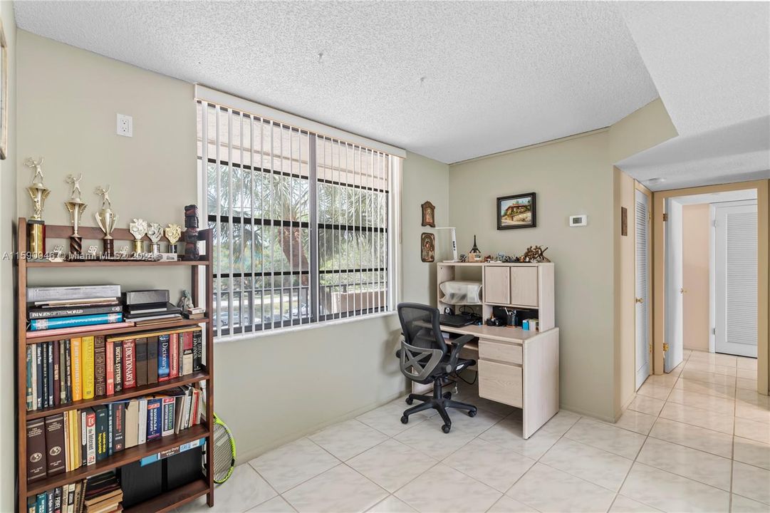 For Sale: $198,000 (2 beds, 2 baths, 1150 Square Feet)