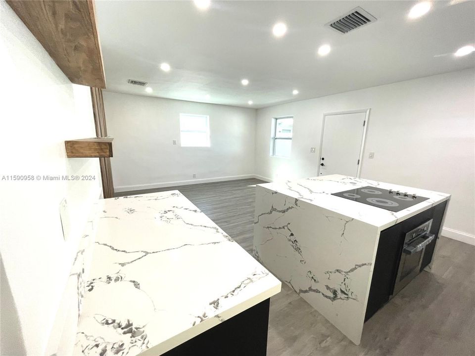 For Sale: $435,000 (3 beds, 2 baths, 816 Square Feet)