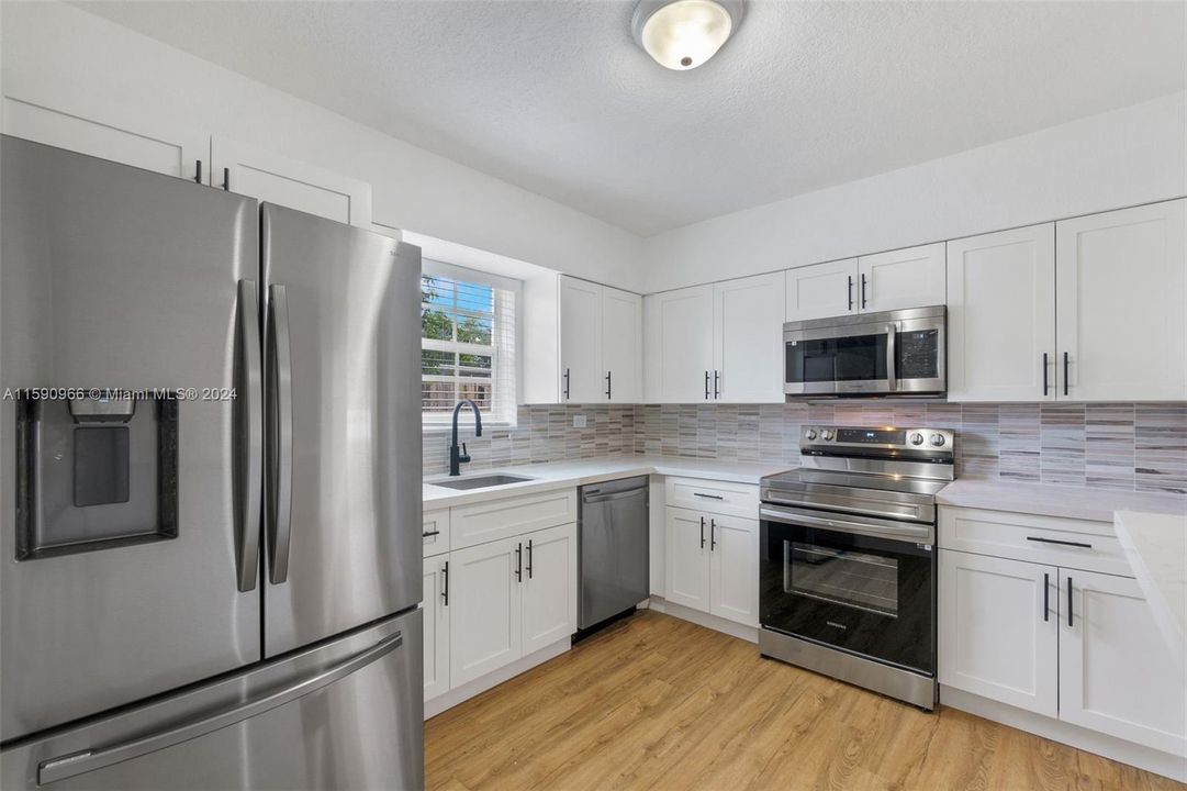 Active With Contract: $509,900 (3 beds, 2 baths, 1300 Square Feet)