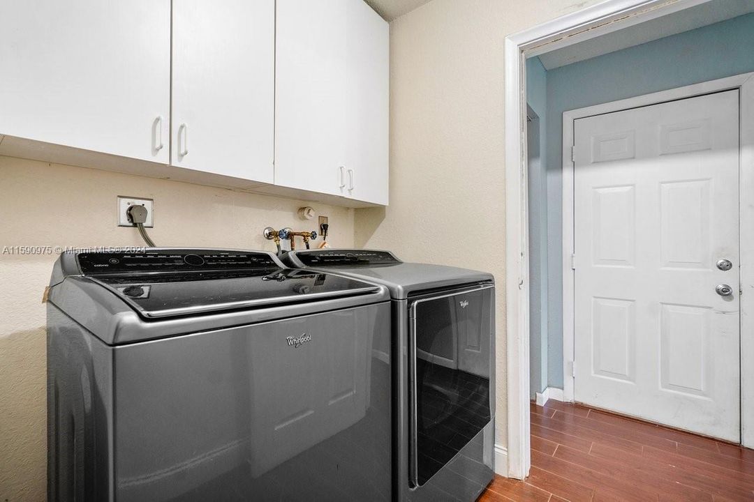 Laundry room with upper cabinets