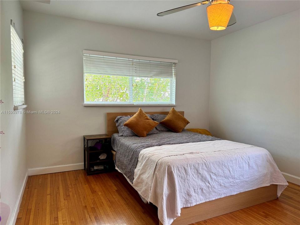 Active With Contract: $2,700 (2 beds, 2 baths, 1090 Square Feet)