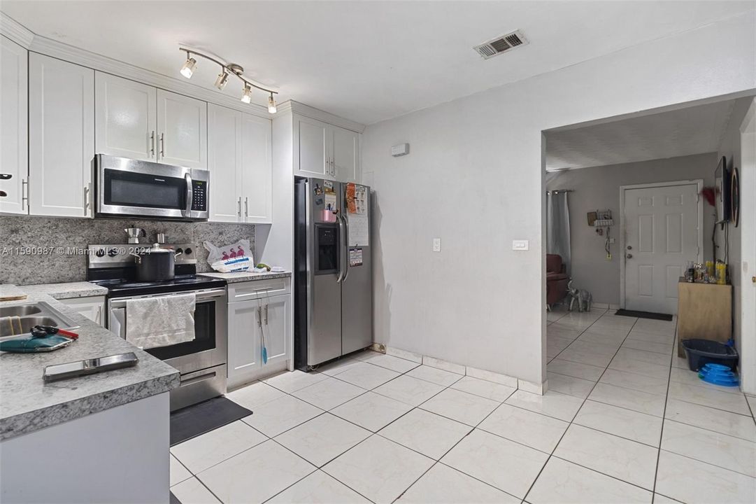 Active With Contract: $400,000 (4 beds, 2 baths, 1490 Square Feet)