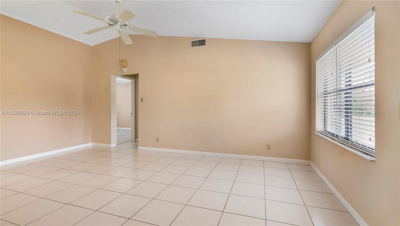 For Sale: $253,990 (2 beds, 2 baths, 1085 Square Feet)