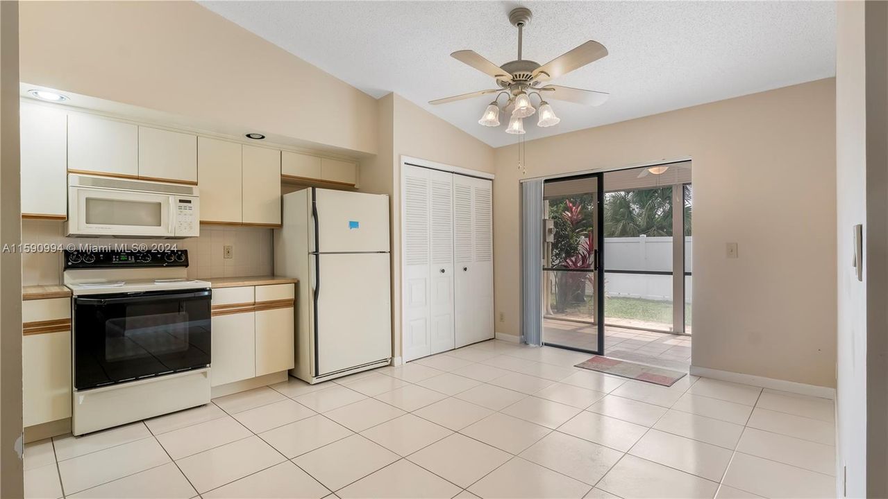 For Sale: $253,990 (2 beds, 2 baths, 1085 Square Feet)