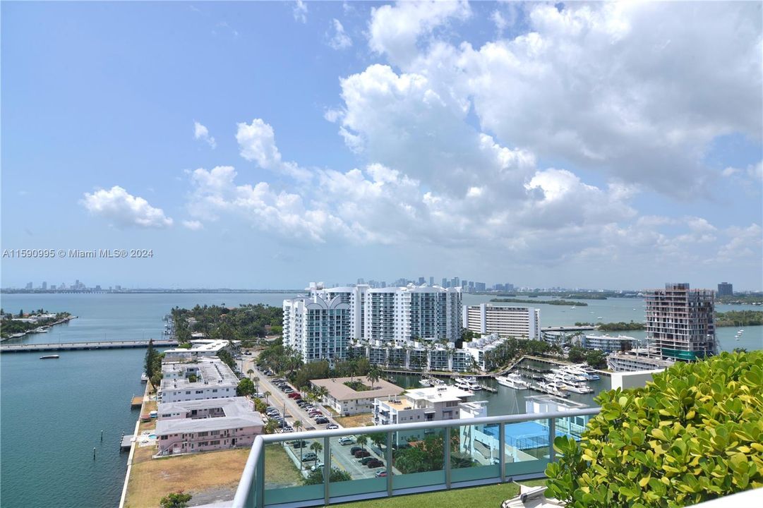 For Sale: $1,395,000 (2 beds, 2 baths, 1954 Square Feet)