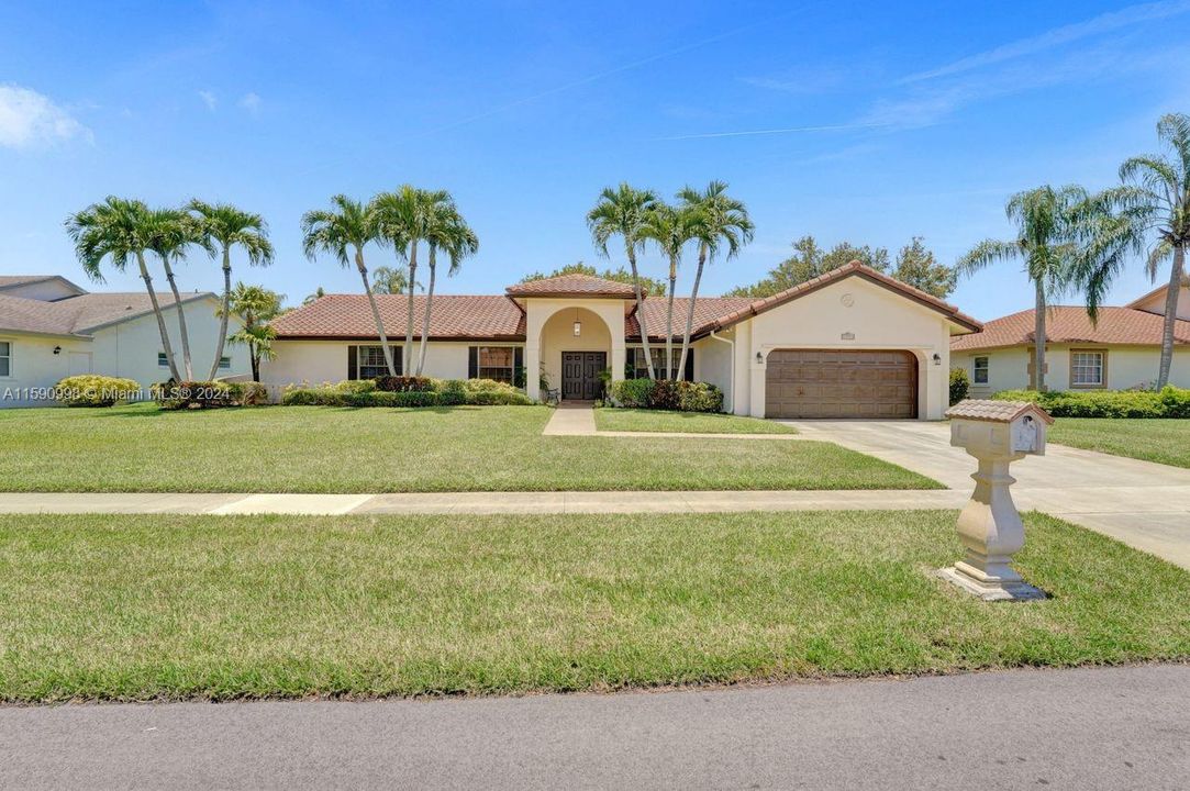 Active With Contract: $810,000 (3 beds, 2 baths, 2164 Square Feet)