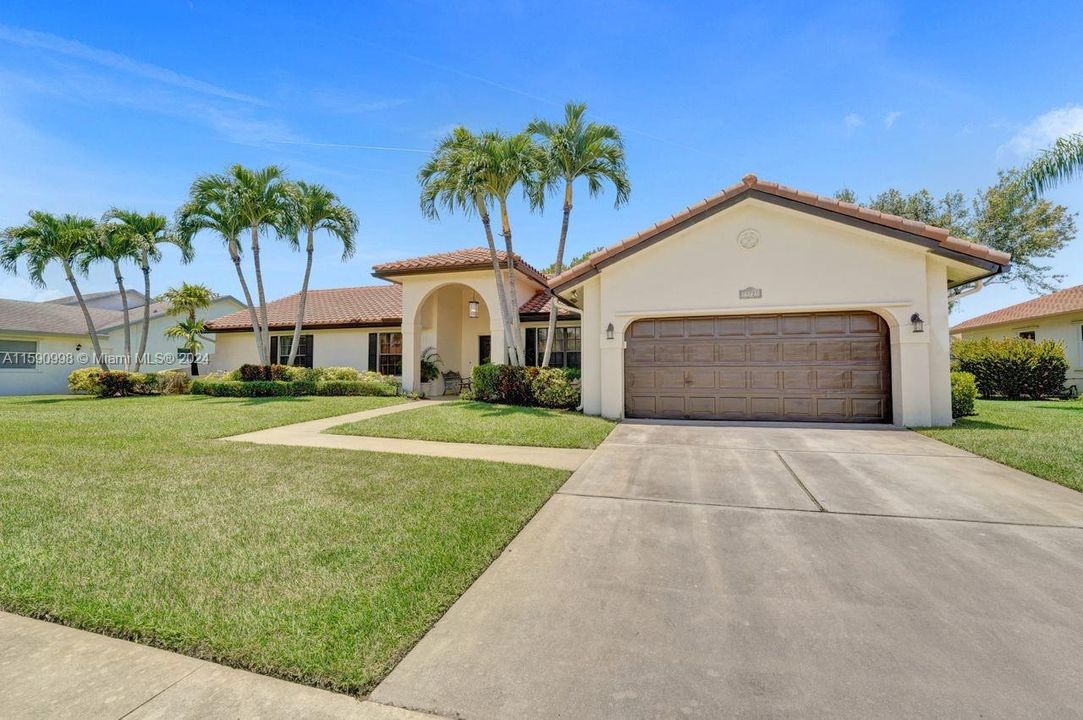 Active With Contract: $810,000 (3 beds, 2 baths, 2164 Square Feet)