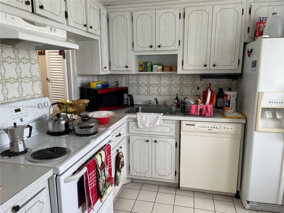 For Sale: $149,988 (1 beds, 1 baths, 703 Square Feet)