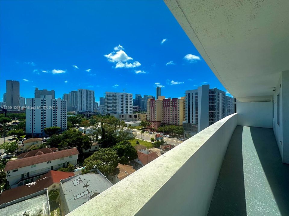 Vendido Recientemente: $350,000 (2 camas, 2 baños, 950 Pies cuadrados)