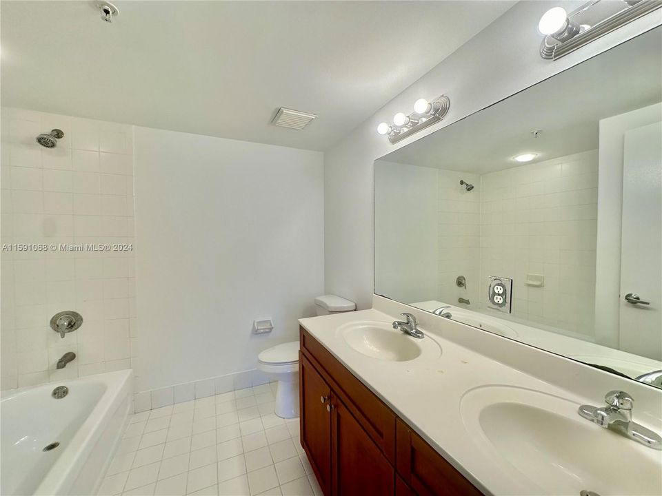 待售: $350,000 (2 贝兹, 2 浴室, 950 平方英尺)