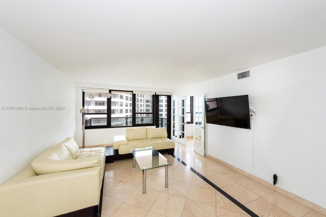 Recently Sold: $450,000 (2 beds, 2 baths, 960 Square Feet)