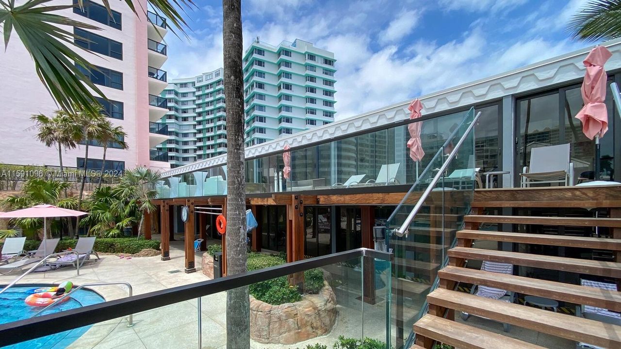 Recently Sold: $450,000 (2 beds, 2 baths, 960 Square Feet)