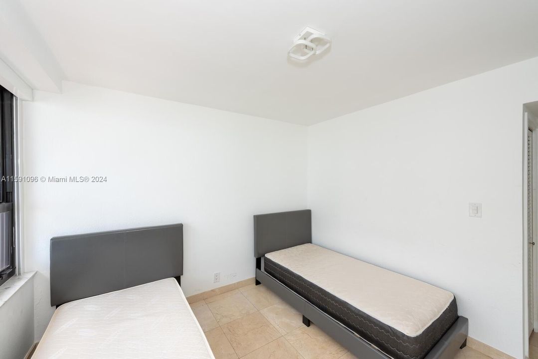 Recently Sold: $450,000 (2 beds, 2 baths, 960 Square Feet)