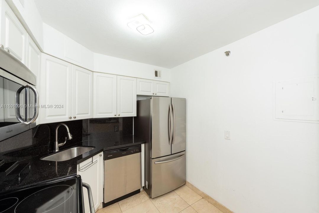 Recently Sold: $450,000 (2 beds, 2 baths, 960 Square Feet)