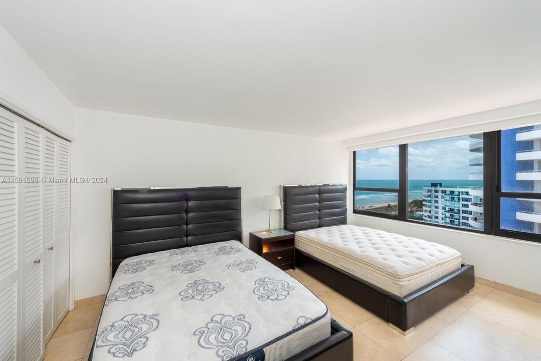 Recently Sold: $450,000 (2 beds, 2 baths, 960 Square Feet)