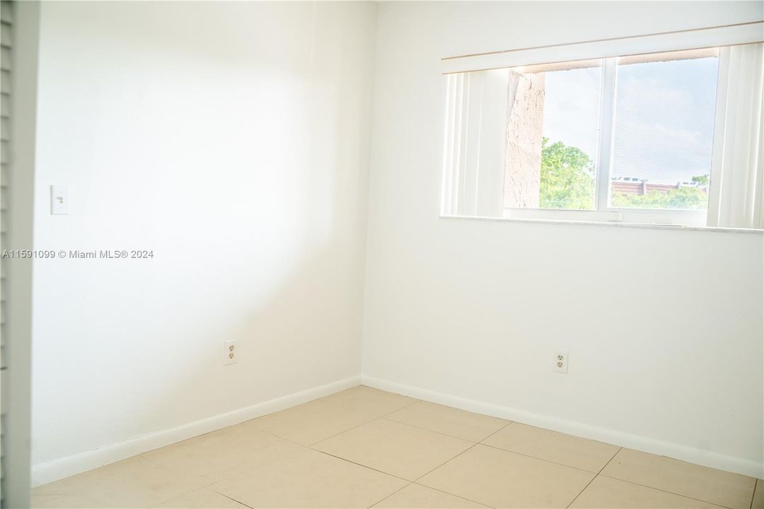 For Sale: $200,000 (2 beds, 1 baths, 900 Square Feet)