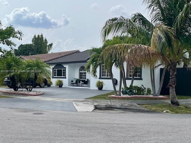 Active With Contract: $669,000 (4 beds, 2 baths, 1850 Square Feet)