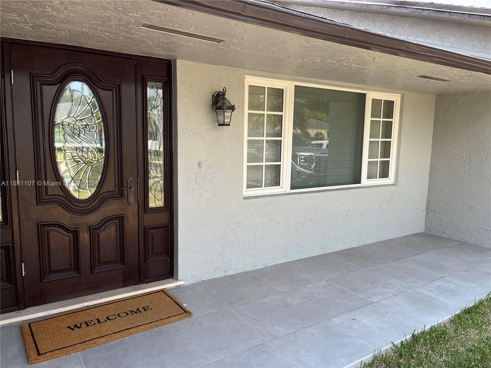 Active With Contract: $3,950 (4 beds, 2 baths, 2205 Square Feet)