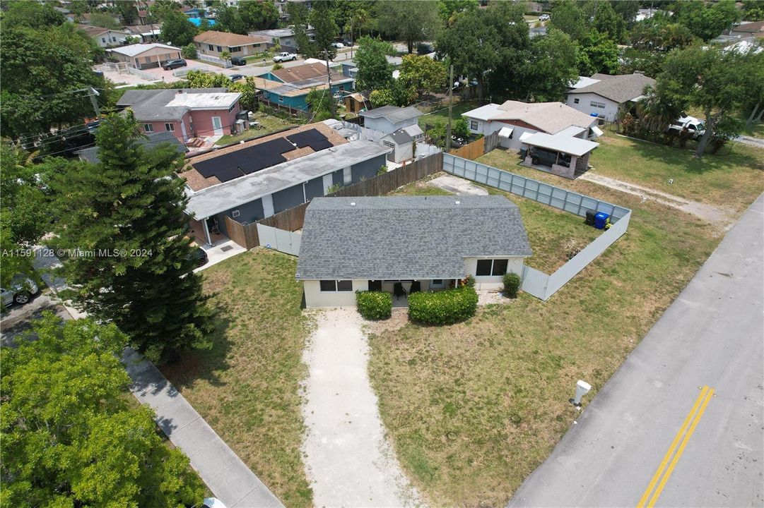 For Sale: $420,000 (3 beds, 2 baths, 967 Square Feet)