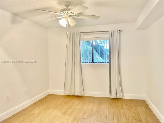 Active With Contract: $1,800 (1 beds, 1 baths, 739 Square Feet)