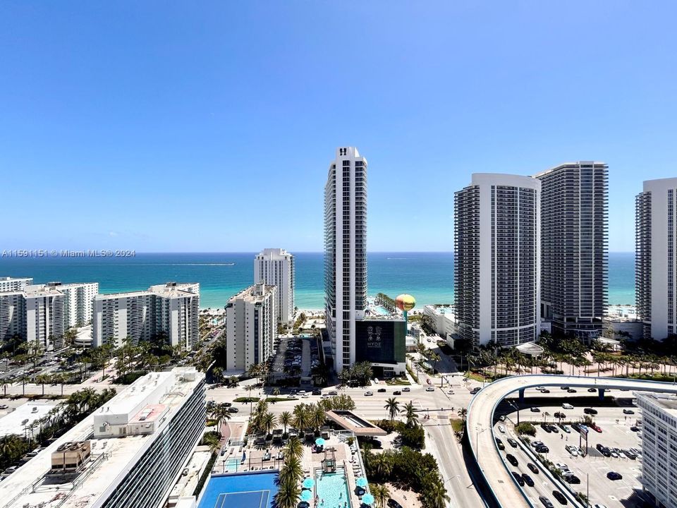 For Sale: $798,900 (2 beds, 2 baths, 1055 Square Feet)