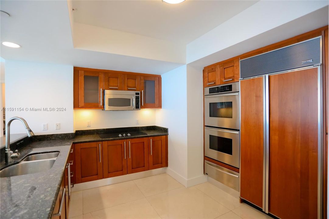 Active With Contract: $6,900 (2 beds, 2 baths, 2001 Square Feet)