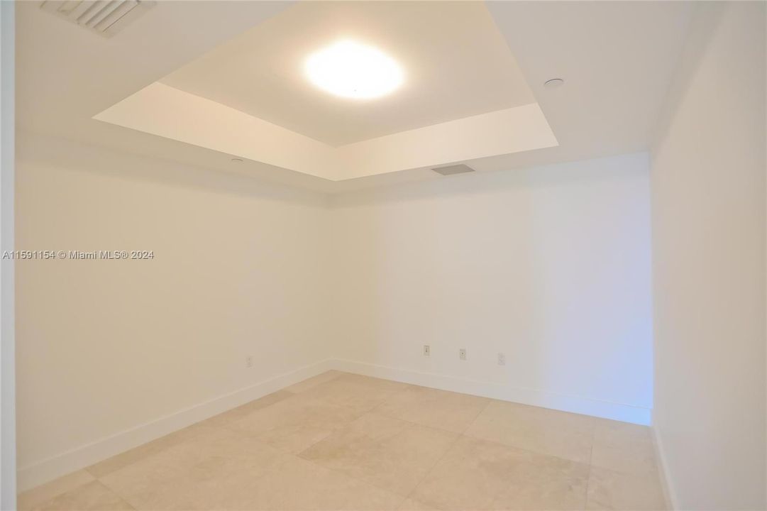 Active With Contract: $6,900 (2 beds, 2 baths, 2001 Square Feet)