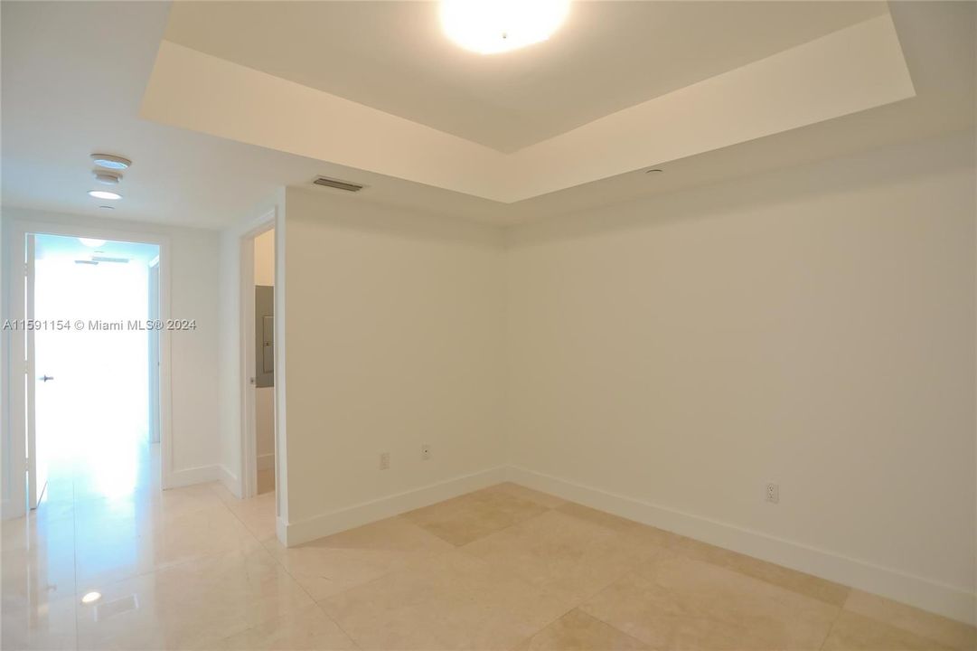 Active With Contract: $6,900 (2 beds, 2 baths, 2001 Square Feet)