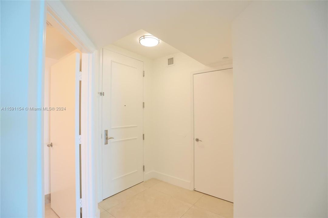 Active With Contract: $6,900 (2 beds, 2 baths, 2001 Square Feet)
