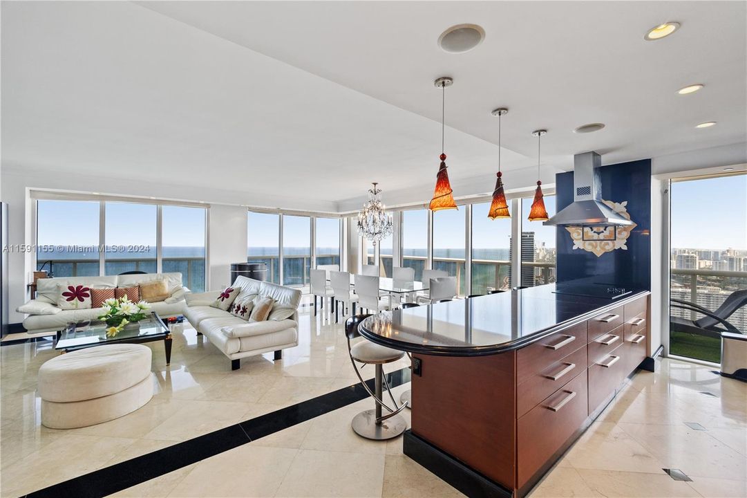 Recently Sold: $2,300,000 (3 beds, 3 baths, 2078 Square Feet)