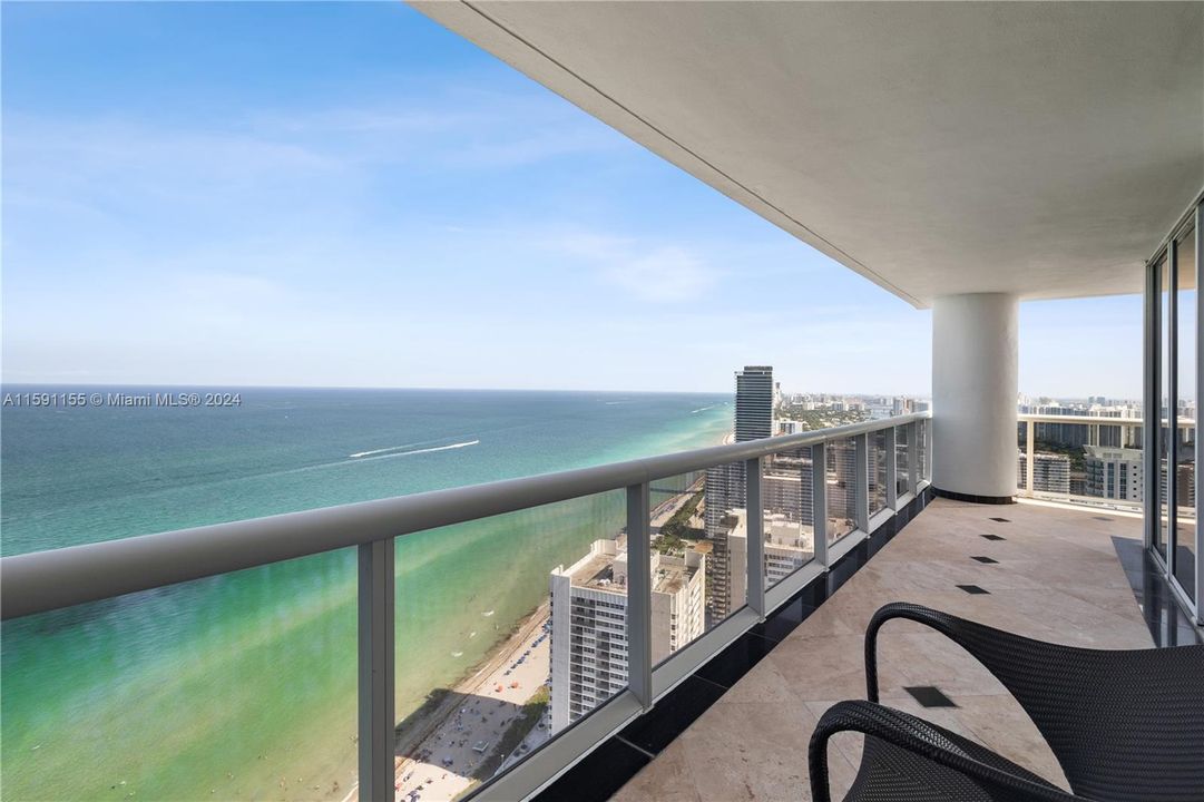 Recently Sold: $2,300,000 (3 beds, 3 baths, 2078 Square Feet)