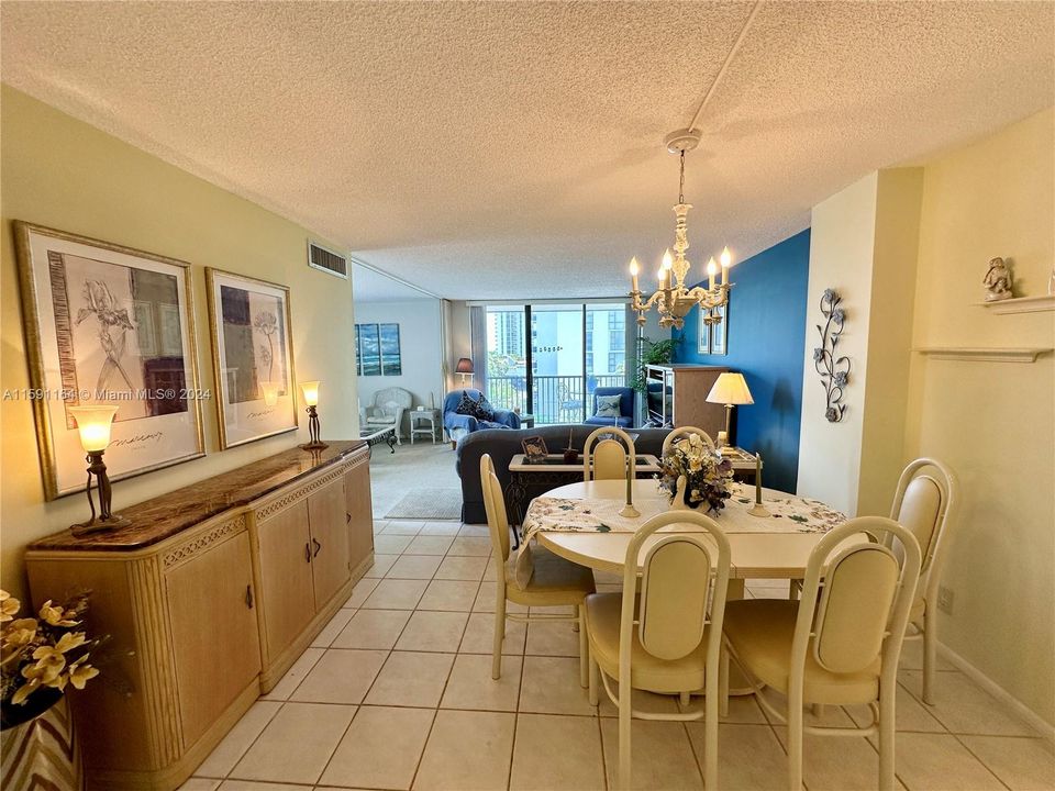 For Sale: $265,000 (1 beds, 2 baths, 994 Square Feet)