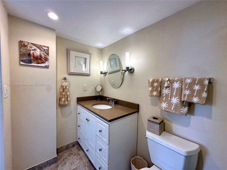 For Sale: $265,000 (1 beds, 2 baths, 994 Square Feet)