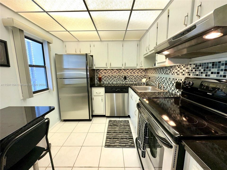 For Sale: $265,000 (1 beds, 2 baths, 994 Square Feet)