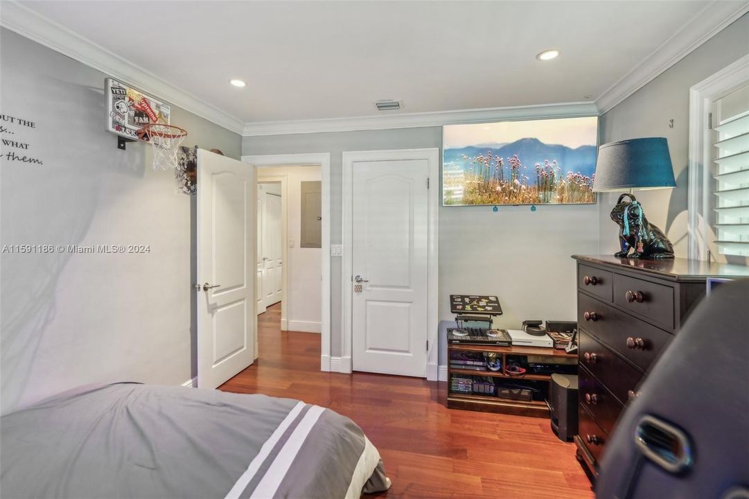 Active With Contract: $1,249,990 (4 beds, 2 baths, 2338 Square Feet)