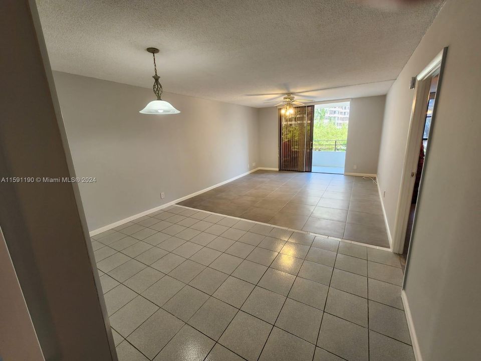 For Sale: $320,000 (1 beds, 1 baths, 1000 Square Feet)