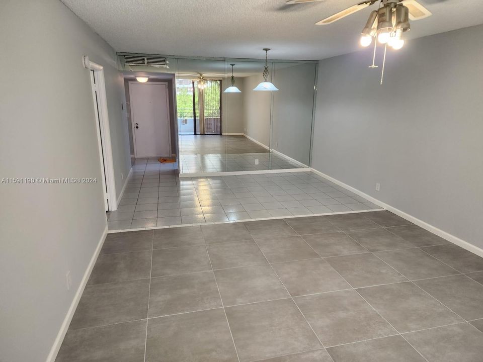 For Sale: $320,000 (1 beds, 1 baths, 1000 Square Feet)