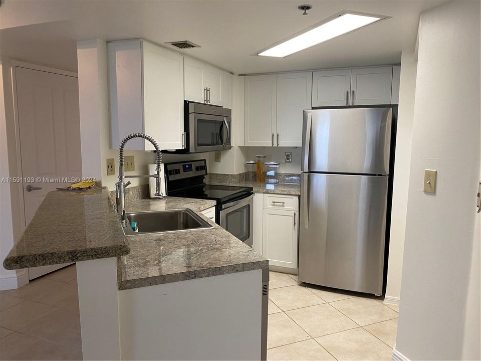 For Rent: $2,500 (1 beds, 1 baths, 750 Square Feet)