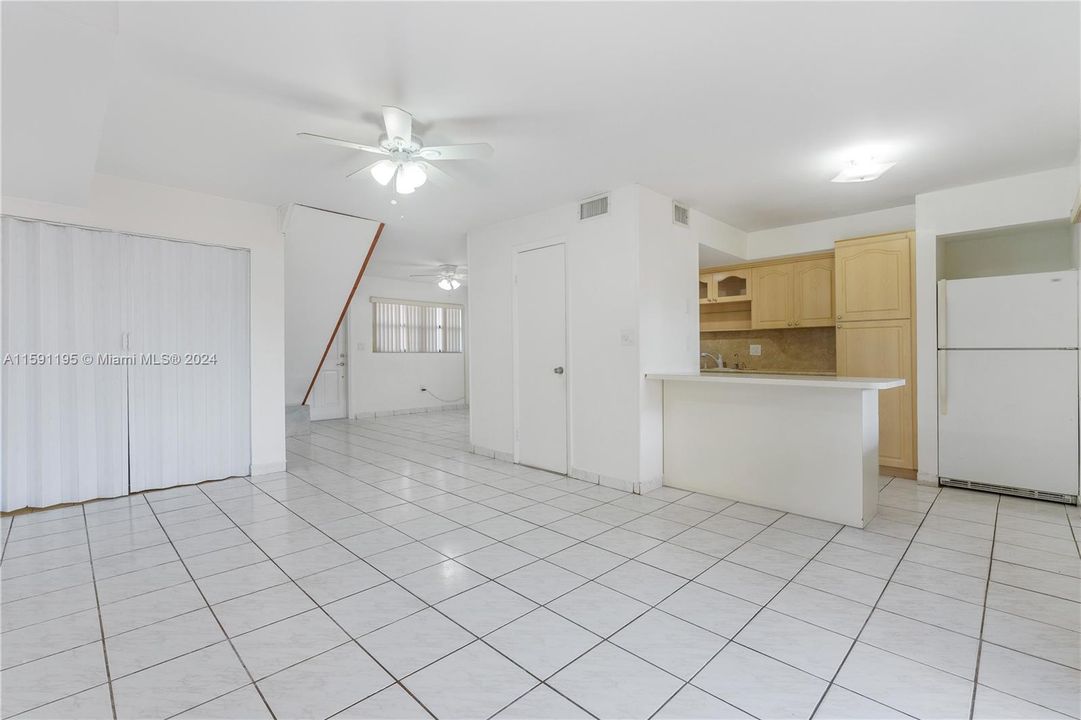 Recently Sold: $360,000 (3 beds, 2 baths, 1182 Square Feet)