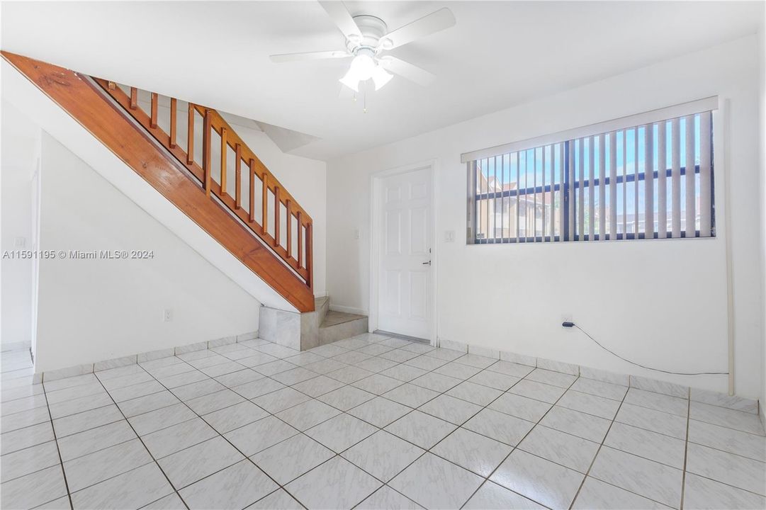 Recently Sold: $360,000 (3 beds, 2 baths, 1182 Square Feet)