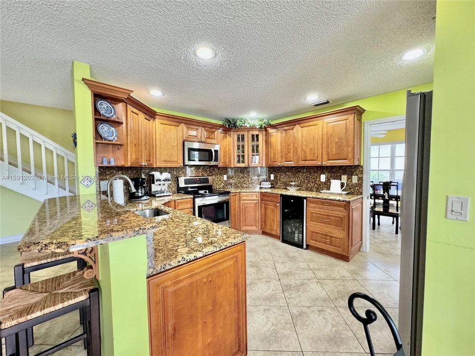 For Sale: $665,000 (4 beds, 2 baths, 2553 Square Feet)