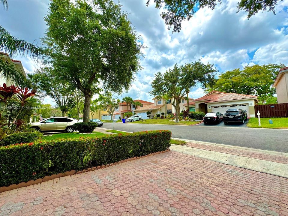 For Sale: $665,000 (4 beds, 2 baths, 2553 Square Feet)