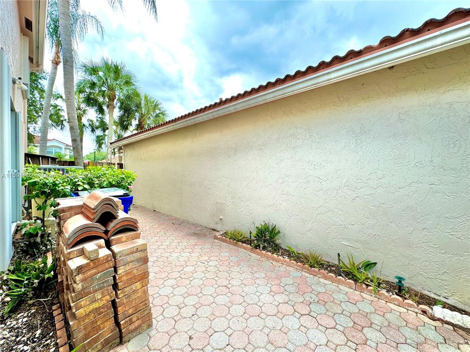 For Sale: $665,000 (4 beds, 2 baths, 2553 Square Feet)