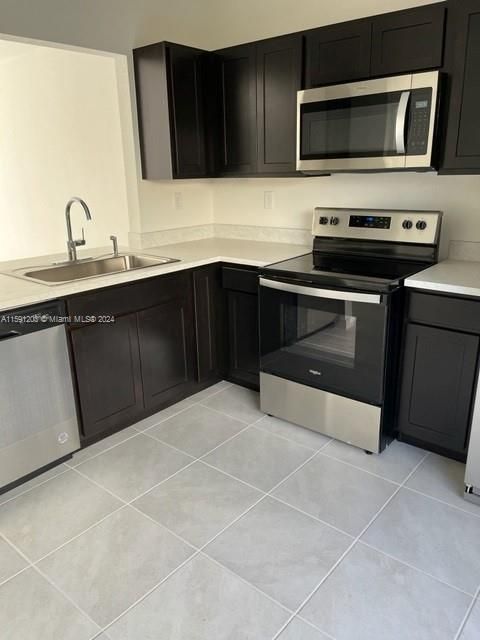 Recently Rented: $2,350 (2 beds, 2 baths, 1208 Square Feet)