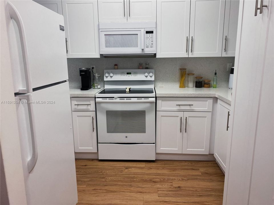 Recently Rented: $2,200 (2 beds, 1 baths, 820 Square Feet)