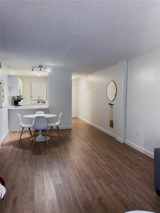 Recently Rented: $2,200 (2 beds, 1 baths, 820 Square Feet)