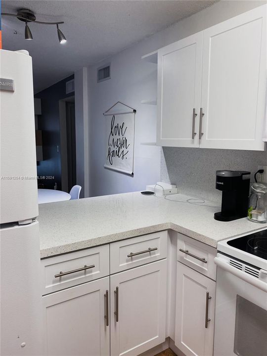 Recently Rented: $2,200 (2 beds, 1 baths, 820 Square Feet)