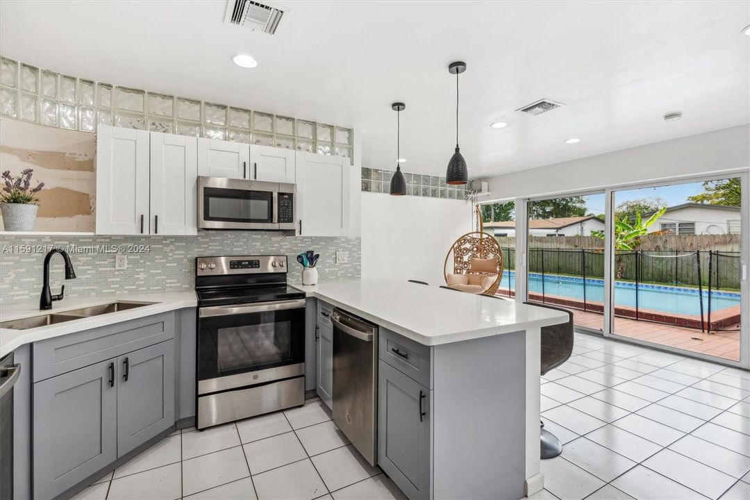 Active With Contract: $1,175,000 (4 beds, 3 baths, 2412 Square Feet)